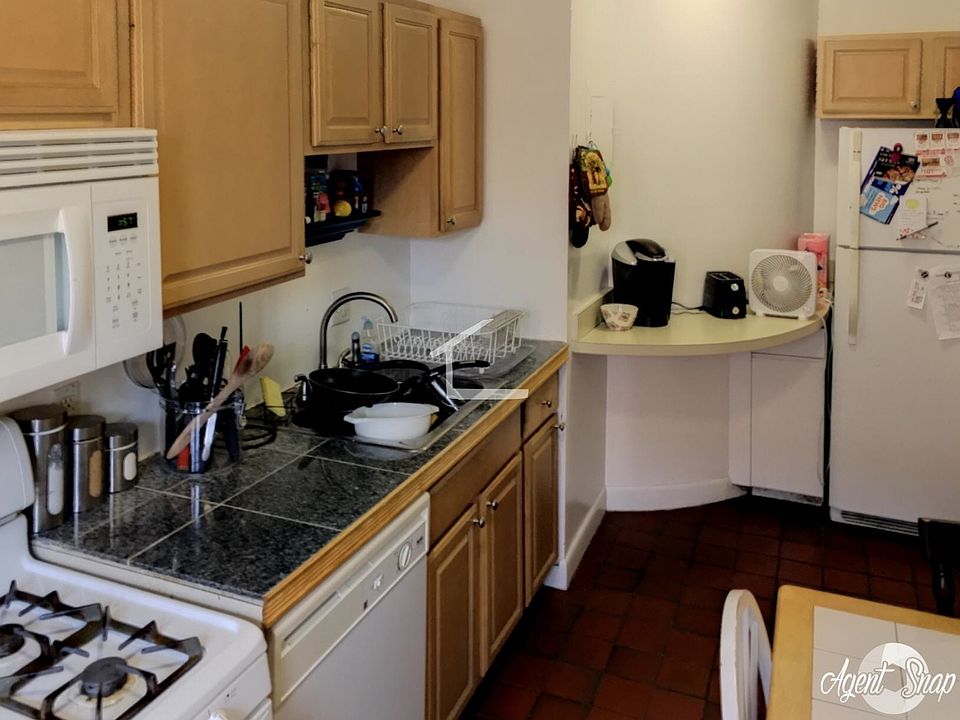 2nd image of 456 Park Dr #81F