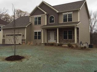 86 Fiddlers Ln, Latham, NY 12110