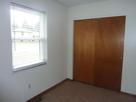 4th image of 418 Denwood Dr S