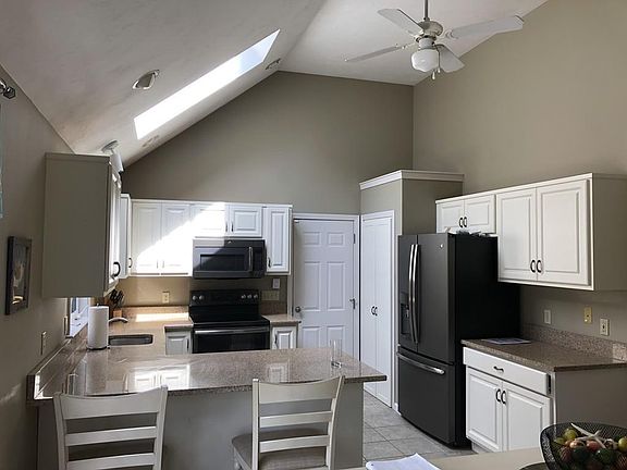 4th image of 22 Strawberry Ln