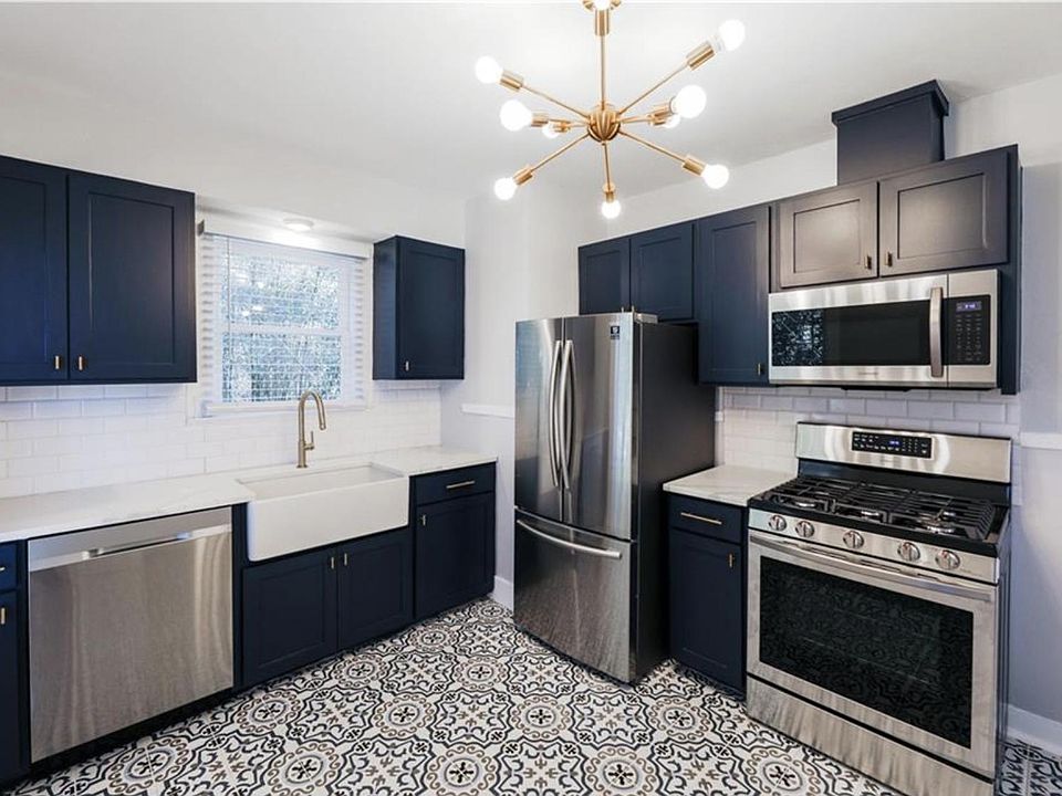 1st image of 1119 W 9th St #C