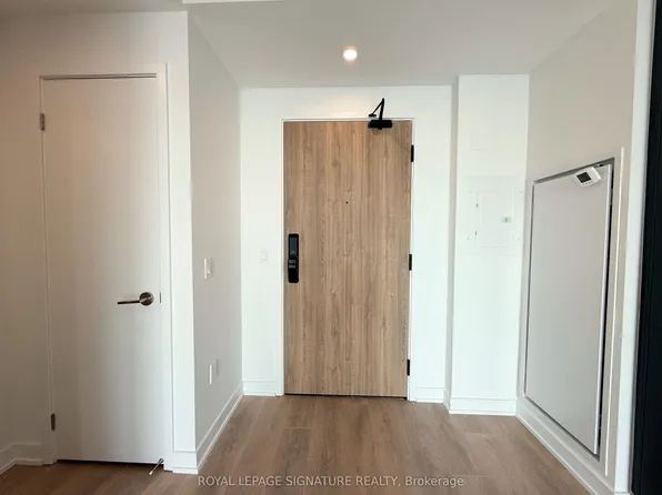 1 Fairview Rd W #1410, Mississauga, ON L5B 4J8