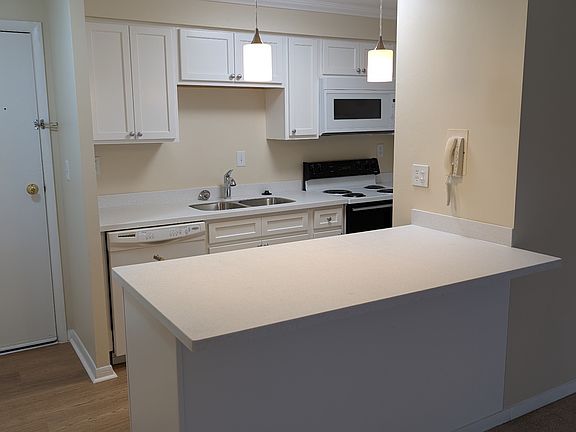 3rd image of 20 Kennedy Pkwy #120