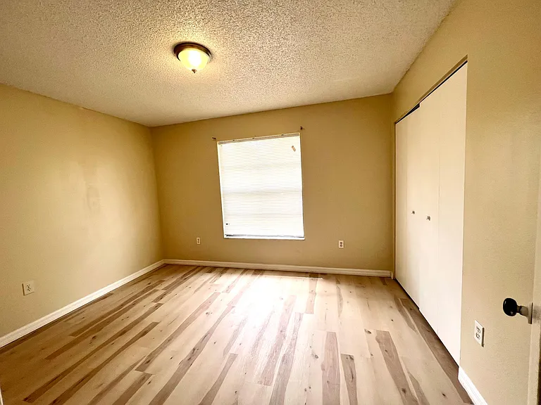 5571 Mariner Blvd — Photo 7