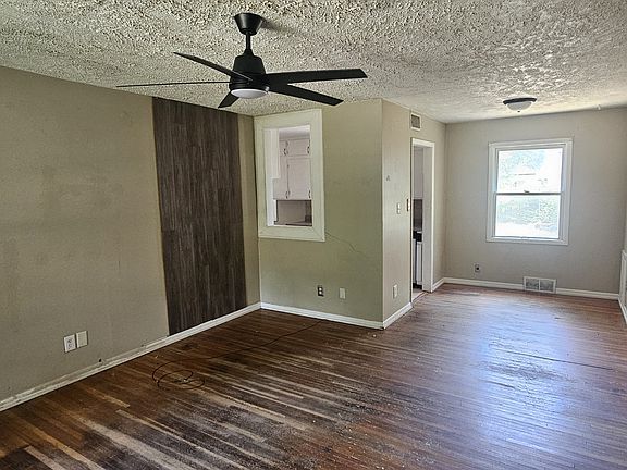 2nd image of 716 S Drury Ln