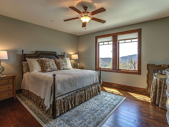 MASTER BDRM W MOUNTAIN VIEWS