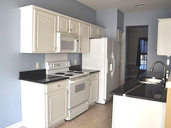 Kitchen with eat in area