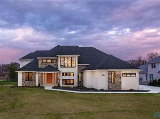 26018 Seminary Rd, Perrysburg, OH 43551