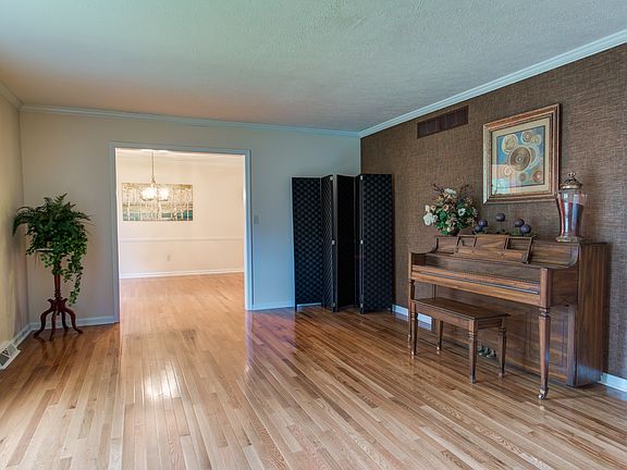 3rd image of 4142 Fox Run Ln