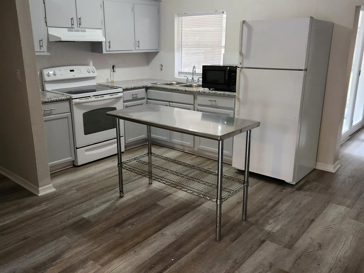 4 bed, 1.5 bath, 1401 sqft, $1,785 — Photo 4