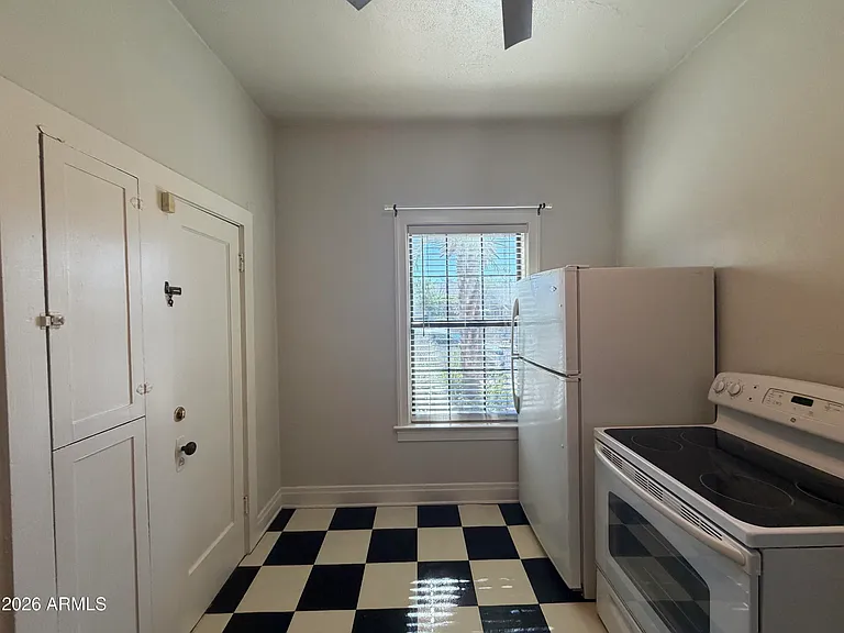 902 E Palm Ln #4 — Photo 13