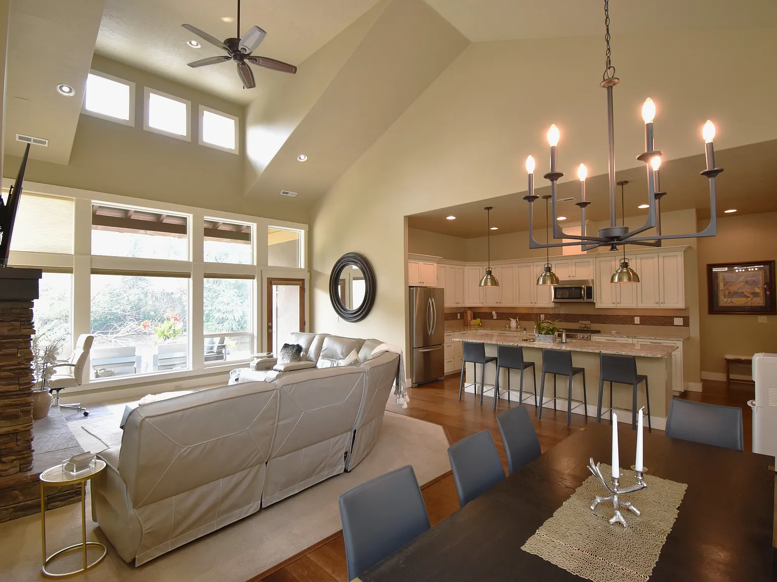 3 bed, 1905 sqft, $2,950 — Photo 3