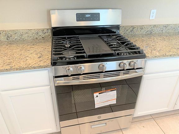 5th image of 822 W Raven Dr