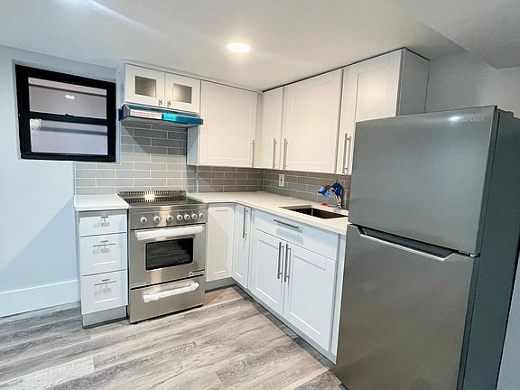 2nd image of 2739 Fenton Ave #1