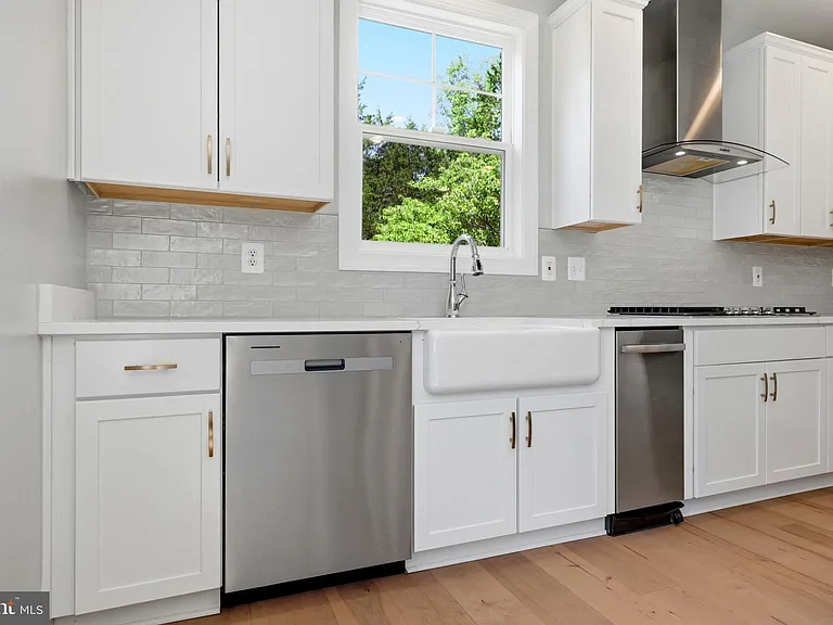 301 Kingdom Dr — Photo 38