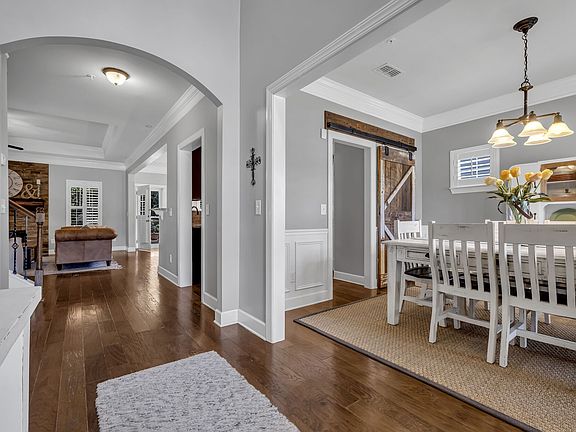 3rd image of 8260 Middlewick Ln