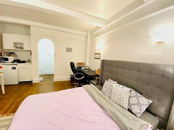 4th image of 11 Waverly Pl APT 6M