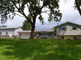 15857 Middle Rd, Dubuque, IA 52002