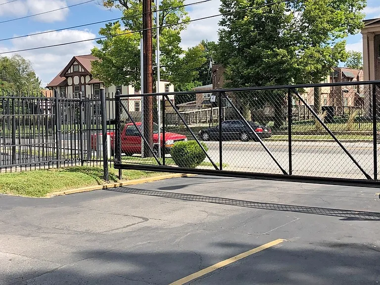 Maple Court — Photo 15