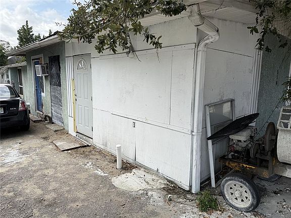 3rd image of 310 E Booker St