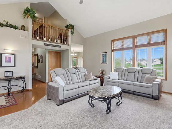 4th image of 375 Rowena Ct S