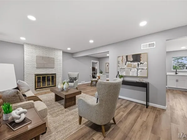 8605 Mayflower Ct, Saint Louis, MO 63132