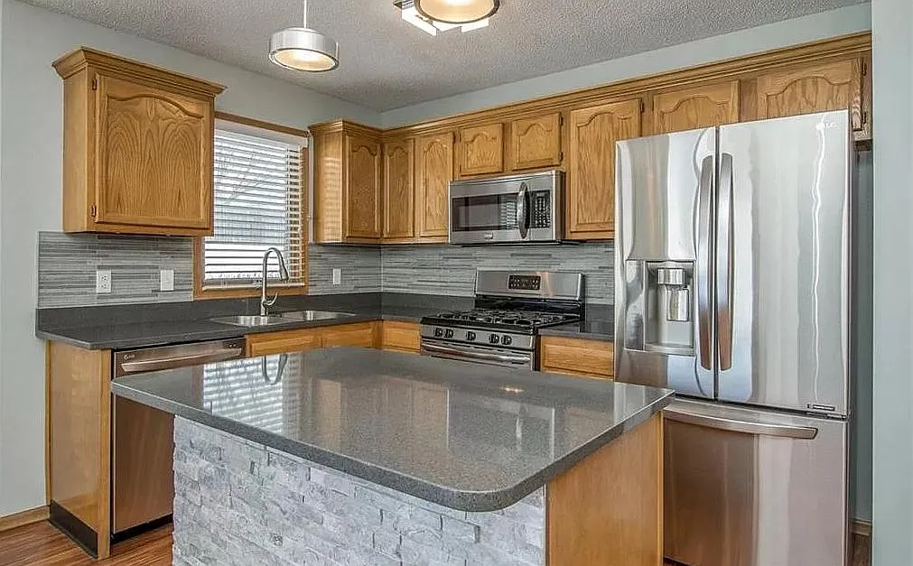 3 bed, 1652 sqft, $2,300 — Photo 4