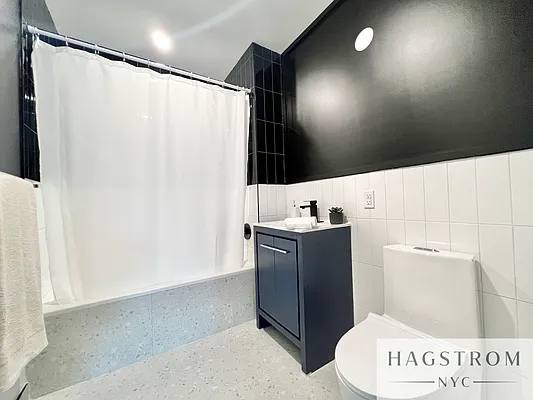 Rented by Hagstrom Management Inc | media 33