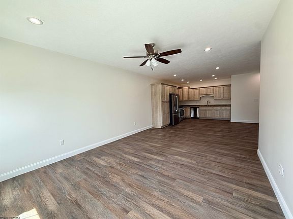 4th image of 142 Willow Oak Dr