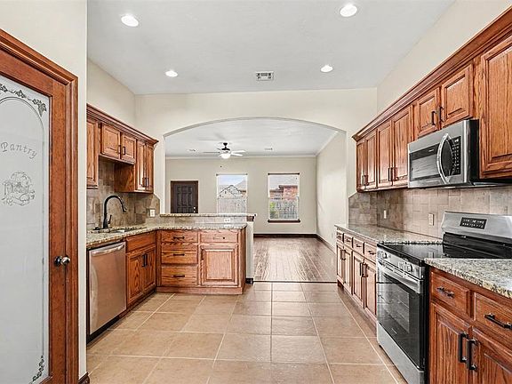 5th image of 6301 Bentley Dr
