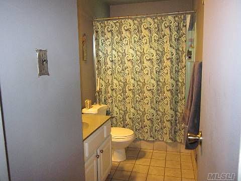 4th image of 35 University Dr