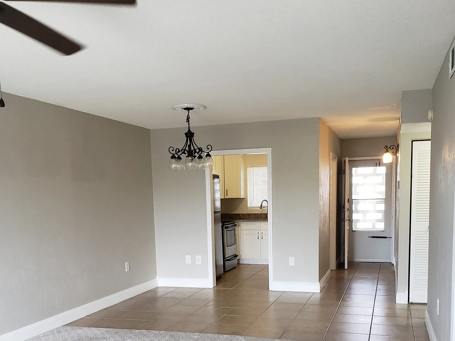 2711 N Halifax Avenue — Photo 3
