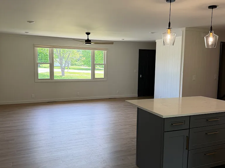 8901 M 72 E — Photo 6