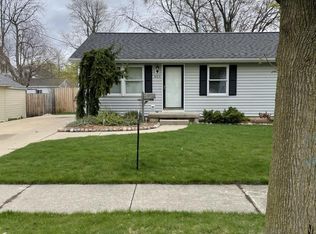 805 Burns St, Essexville, MI