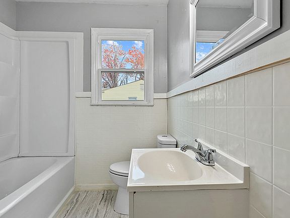 4th image of 3223 Lay Ave