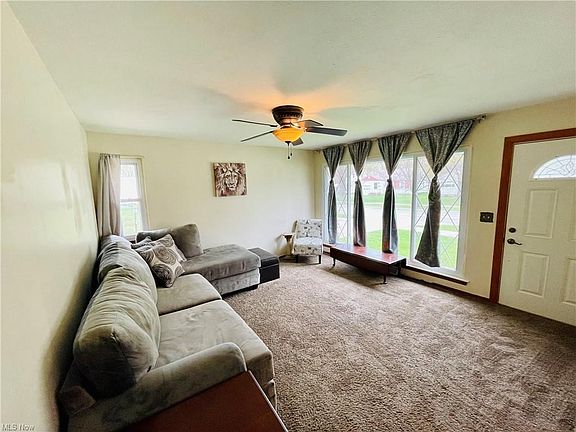 3rd image of 33861 Willowick Dr
