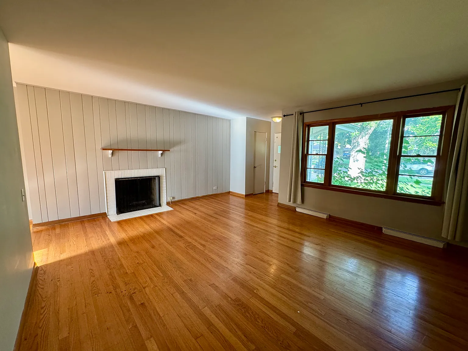 2 bed, 1060 sqft, $2,400 — Photo 4