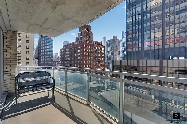 Sold by R New York | media 42