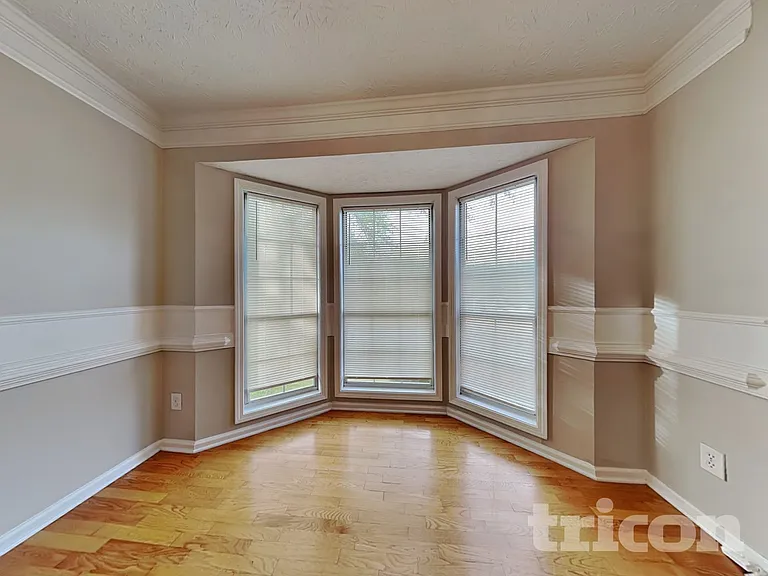 1685 Nottingham Way — Photo 3