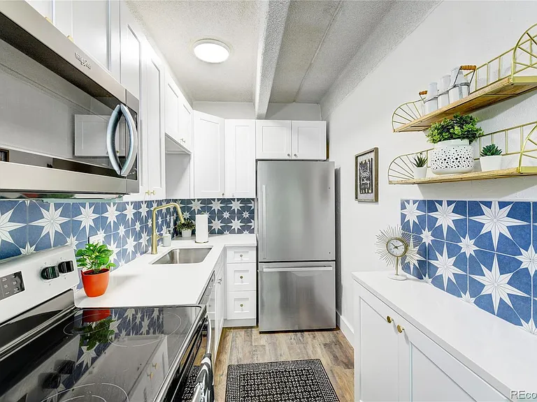 2401 S Gaylord St #305 — Photo 4