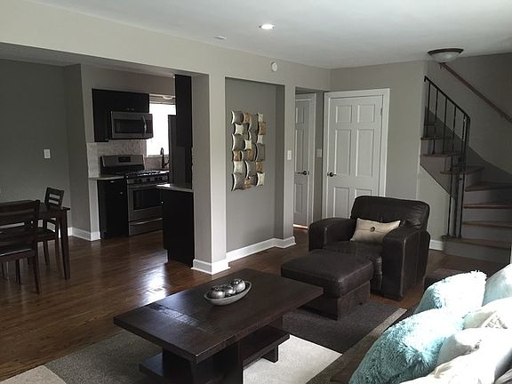 2nd image of 4440 W Bryn Mawr Ave