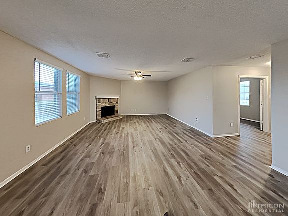 3rd image of 2904 Crimson Clover Dr
