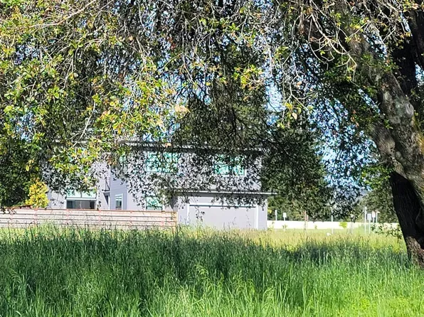 1011 Grove Street, Healdsburg, CA 95448