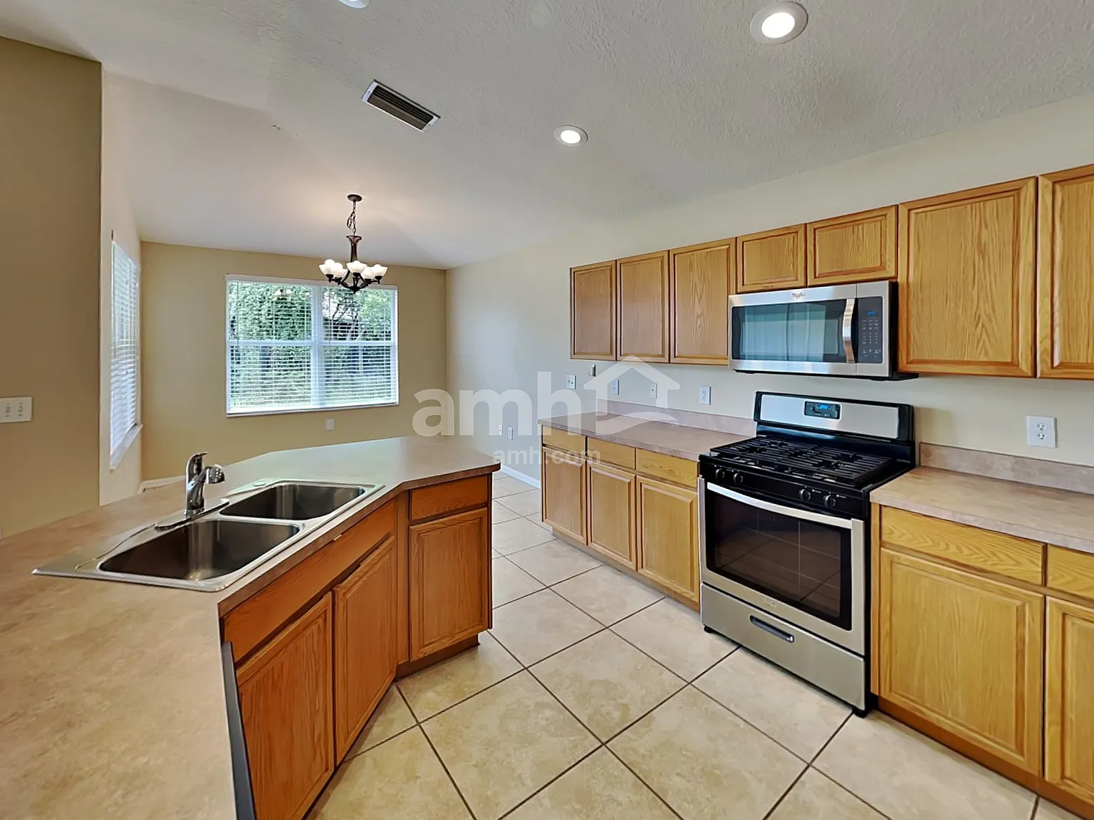 4 bed, 2.0 bath, 2449 sqft, $3,030 — Photo 3