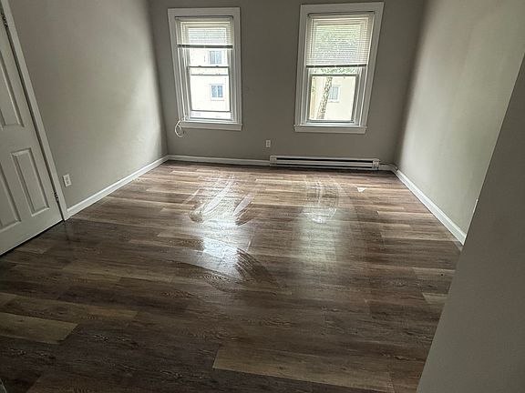 3rd image of 633 Northampton St APT 1