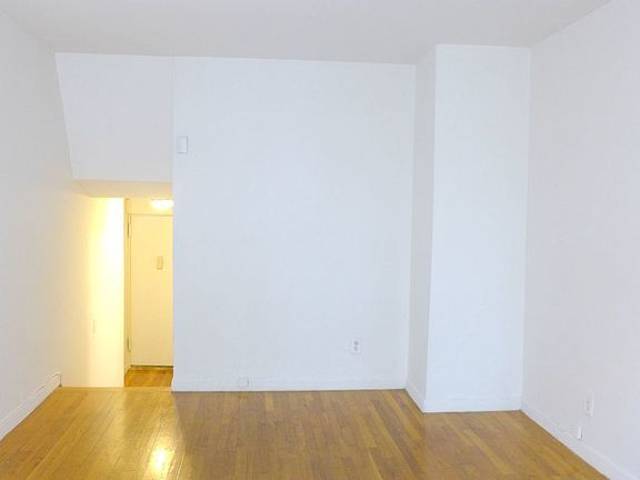 3rd image of 104 E 31st St APT 5c