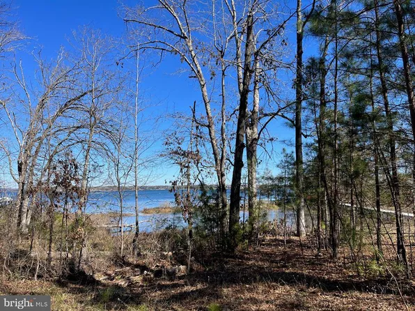 1 Deep Harbor Ln, Lancaster, VA 22503