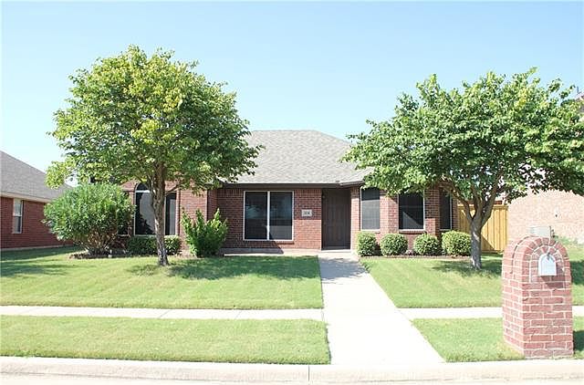 1st image of 204 Shady Oaks Ln