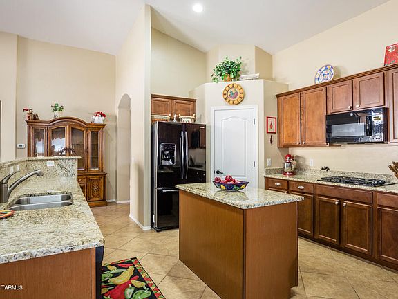 4th image of 622 W Tremolo Ln