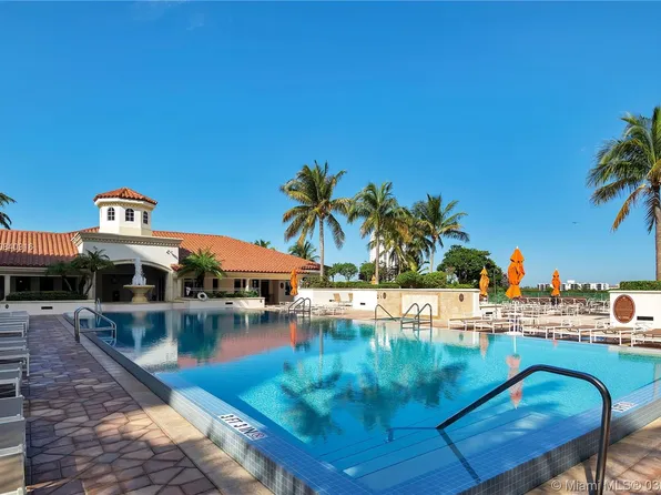 19900 E Country Club Dr APT 402, Aventura, FL 33180